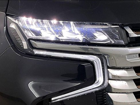 Used 2023 Chevrolet Suburban High Country image 33