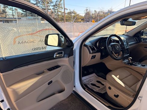 Used 2020 Jeep Grand Cherokee Limited image 14