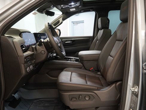 New 2026 Chevrolet Suburban High Country AWD/4WD image 5