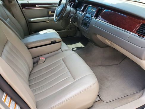 Used 2003 Lincoln Town Car Executive image 34