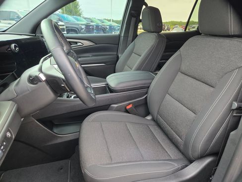 Used 2025 Chevrolet Traverse LT w/ Driver Confidence Package FWD image 10