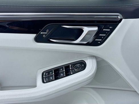 New 2026 Porsche Macan image 11