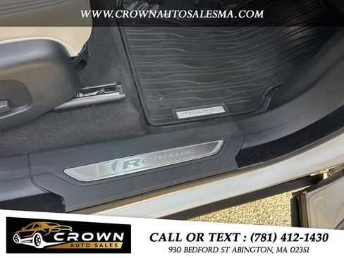 Used 2019 Land Rover Range Rover Velar R-Dynamic SE AWD/4WD image 14