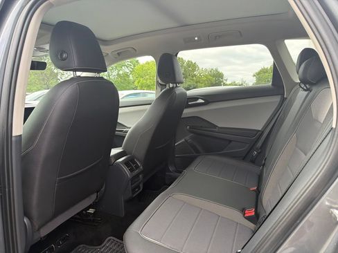 Used 2023 Volkswagen Taos SE w/ Panoramic Sunroof Package AWD/4WD image 12