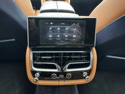 Used 2023 Bentley Bentayga Extended Wheelbase image 53