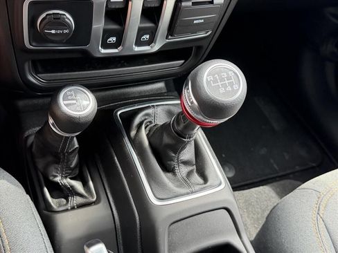 Used 2025 Jeep Wrangler Sport AWD/4WD image 25