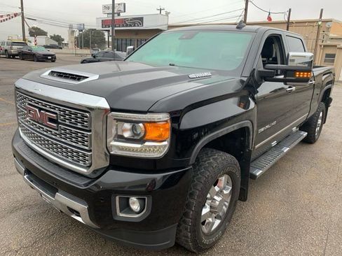Used 2018 GMC Sierra 3500 Denali image 3