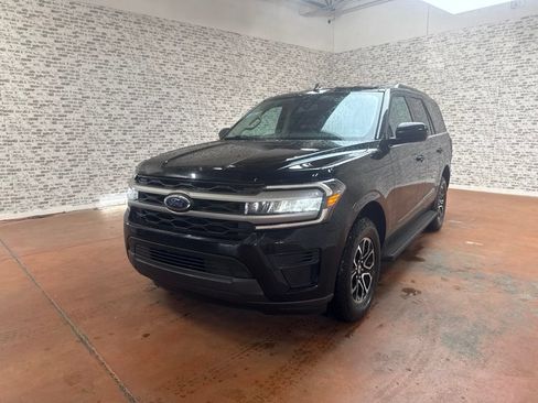 Used 2022 Ford Expedition XLT RWD image 3