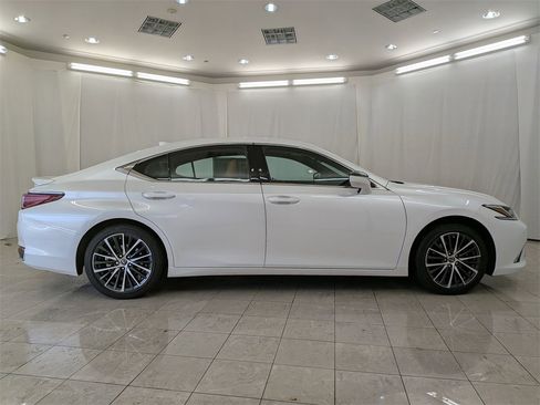 Certified 2024 Lexus ES 300h w/ Premium Package image 11