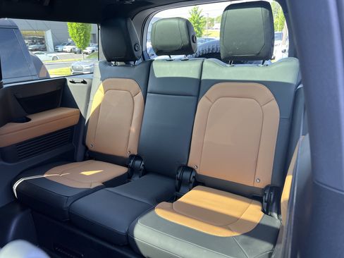 Certified 2023 Land Rover Defender 130 X-Dynamic SE AWD/4WD image 36