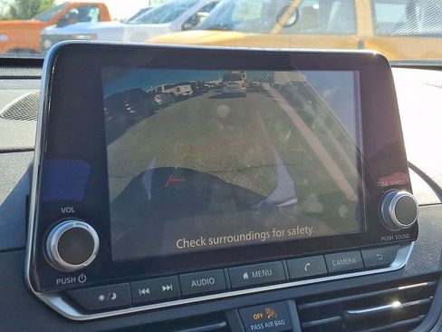 Used 2025 Nissan Altima 2.5 SV image 18