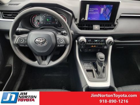Used 2025 Toyota RAV4 XLE FWD image 27