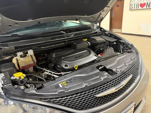 Used 2021 Chrysler Voyager L FWD image 53