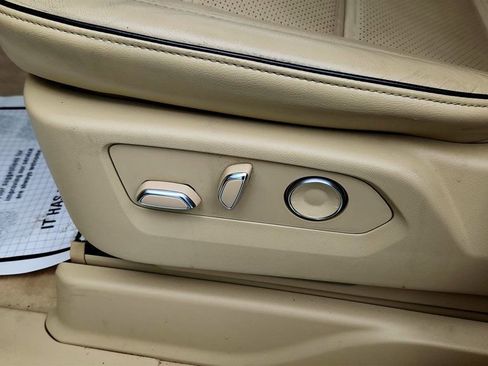 Used 2021 Cadillac Escalade ESV Premium Luxury image 12