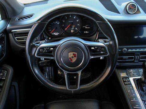 Used 2020 Porsche Macan AWD/4WD image 27