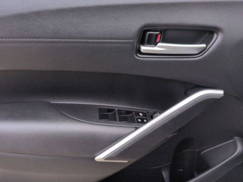 Used 2023 Toyota Corolla Cross XLE image 13