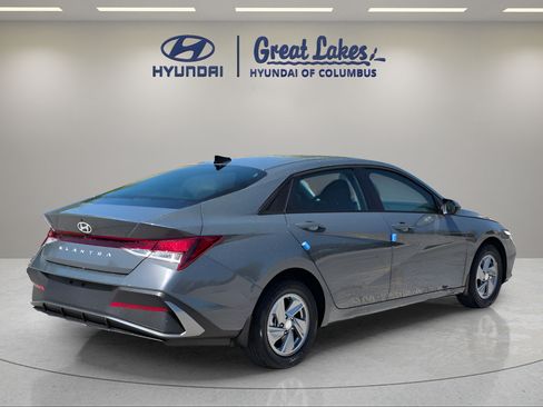 New 2026 Hyundai Elantra SE FWD image 5