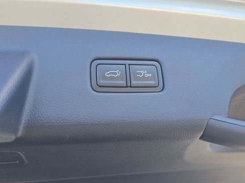 New 2026 Kia Carnival EX FWD image 11