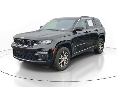Used 2024 Jeep Grand Cherokee Limited image 3