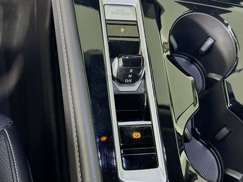 Used 2025 Volkswagen Atlas SE image 24