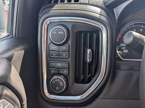 Used 2021 Chevrolet Silverado 1500 LT AWD/4WD image 17