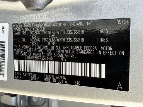 Used 2024 Toyota Highlander LE image 32