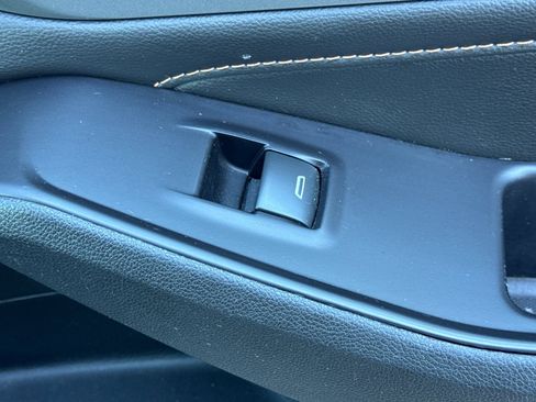 Used 2020 Chevrolet Traverse LT w/ LPO, Blackout Package image 24