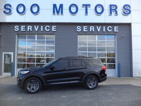 Used 2023 Ford Explorer XLT w/ Equipment Group 202A image 1