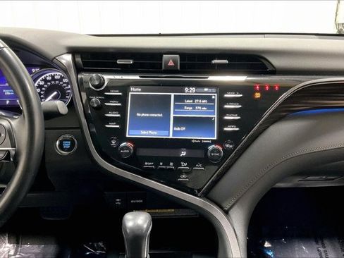 Used 2019 Toyota Camry XLE image 6