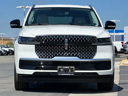 New 2026 Lincoln Navigator Reserve AWD/4WD image 8