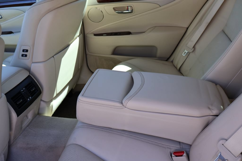 Used 2014 Lexus LS 460 w/ Comfort Package RWD image 35