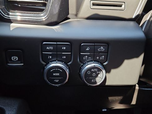 Used 2025 GMC Sierra 1500 AT4 AWD/4WD image 15