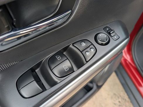 Used 2019 Nissan Kicks SV image 14