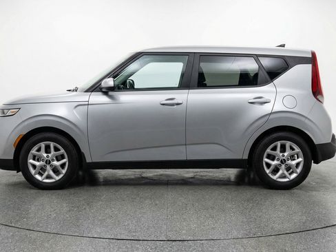 Used 2025 Kia Soul LX w/ LX Technology Package FWD image 5