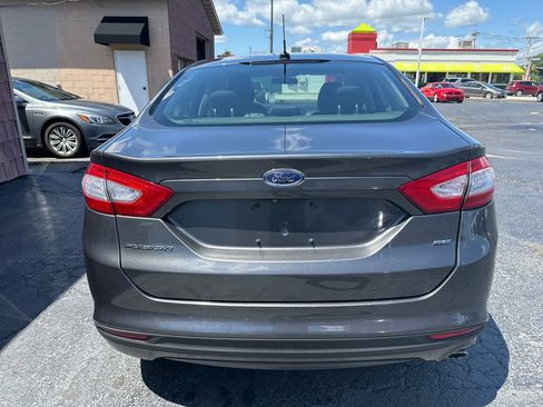 Used 2016 Ford Fusion SE FWD image 4