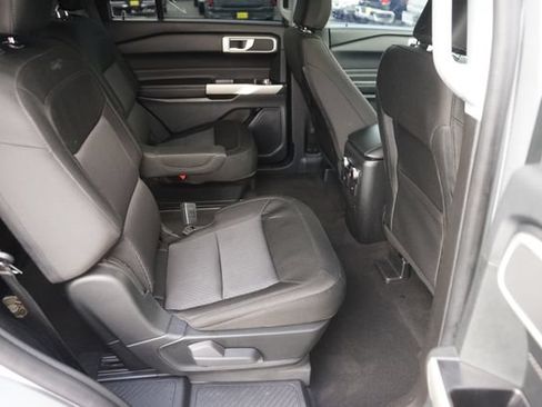 Used 2022 Ford Explorer XLT RWD image 17