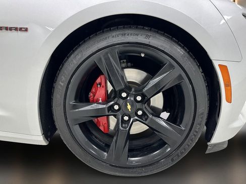 Used 2018 Chevrolet Camaro SS RWD image 9