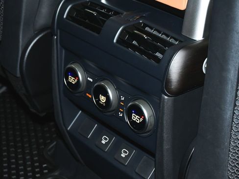 Used 2024 Land Rover Defender 130 X-Dynamic SE image 53