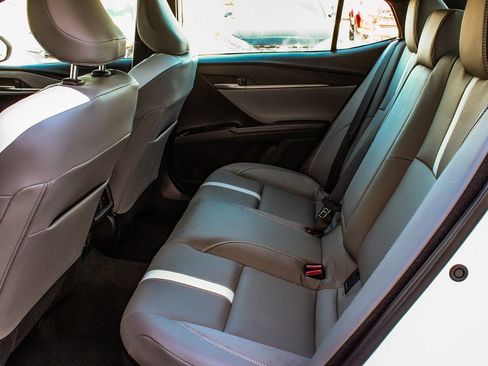 Used 2025 Toyota Camry SE image 32