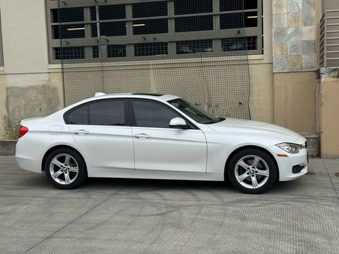 Used 2013 BMW 320i xDrive Sedan image 9