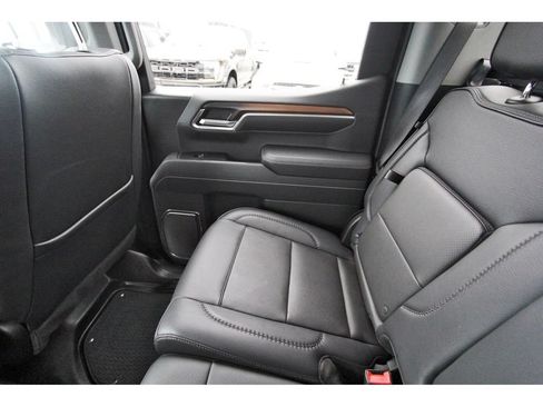 Used 2025 GMC Sierra 1500 Denali w/ Denali Reserve Package AWD/4WD image 12