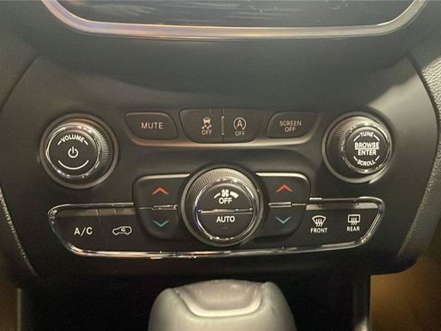 Used 2020 Jeep Cherokee Limited w/ Technology Group AWD/4WD image 18