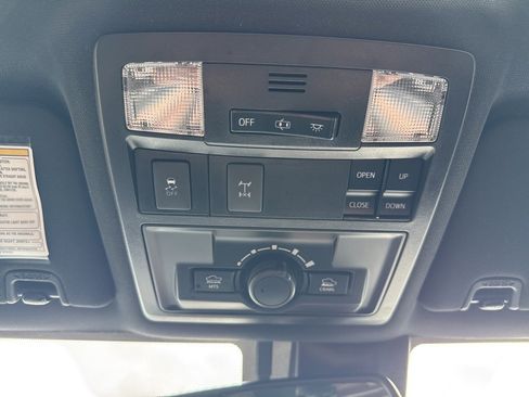 Used 2019 Toyota Tacoma TRD Off-Road image 18