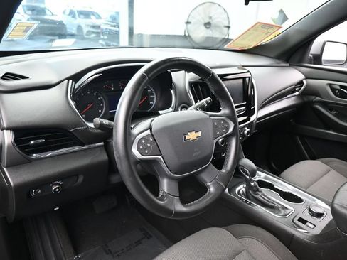 Used 2023 Chevrolet Traverse LT FWD image 11