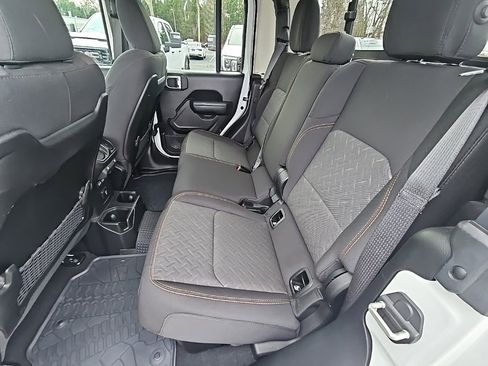 Used 2024 Jeep Gladiator Mojave w/ Safety Group image 13