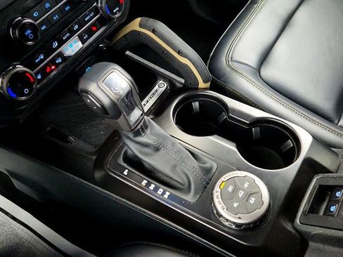 Used 2025 Ford Bronco Badlands image 16