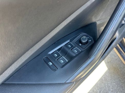 Used 2025 Volkswagen Jetta Sport image 12