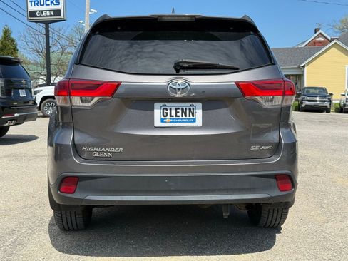 Used 2017 Toyota Highlander SE image 7