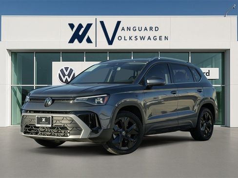 New 2025 Volkswagen Taos SE image 1