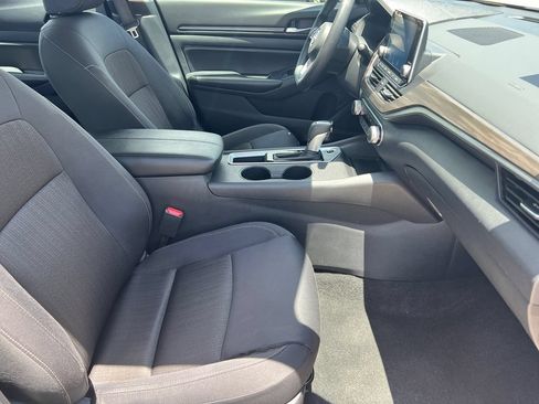 Used 2025 Nissan Altima 2.5 SV FWD image 7